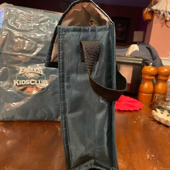 EAGLES KIDS CLUB INSULATED LUNCH BAG NWT - Picture 3 of 5